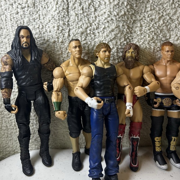 WWE Wrestling Action Figures Lot of 9 Collectibles Mixed Wrestlers - Picture 4 of 4